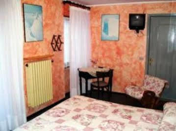 Hirondelle Hotel Aosta Esterno foto