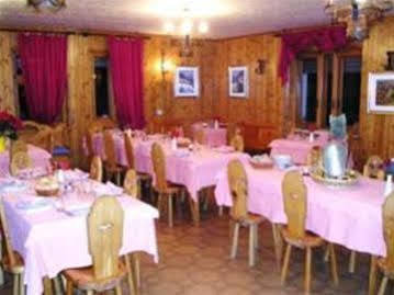 Hirondelle Hotel Aosta Esterno foto