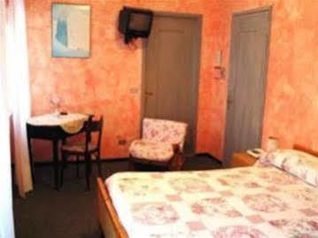 Hirondelle Hotel Aosta Esterno foto